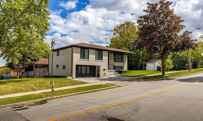 Newtonbrook Casa | Spacious 3-Bedroom Home + Free Parking