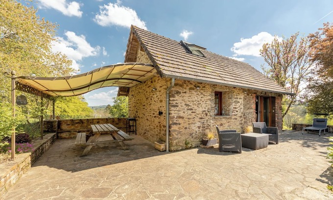 Segur-le-Chateau Casa | Exceptional gite