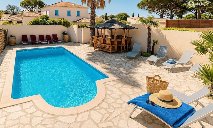 La Nartelle Apartamento | T2/20m2 au Rêve D'azur walking distance to beach, shared pool parking, bed linen included