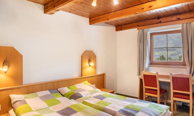 Hopfgarten im Brixental Apartamento | Room '4' with Mountain View, Shared Terrace and Wi-Fi
