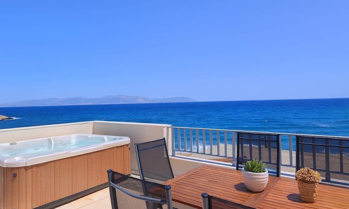 Agia Pelagia Apartamento | Beachfront Ela Luxury Stay with Jacuzzi & Views