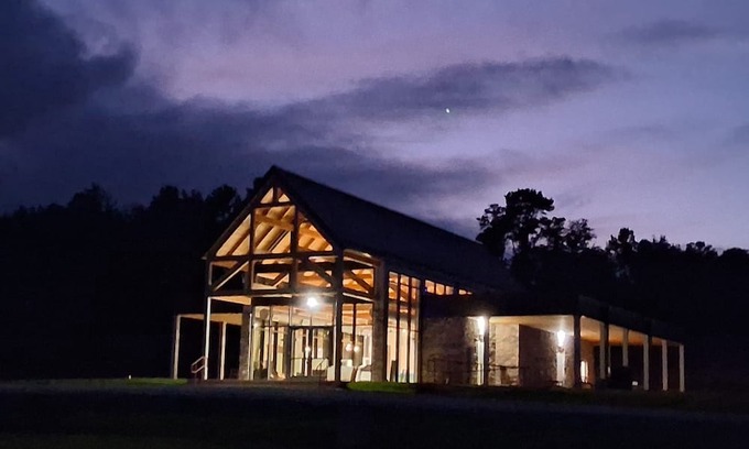 Kings Mountain Cabina | Beautiful cabins available between Kings Mountain Battleground & 2 Kings Casino!