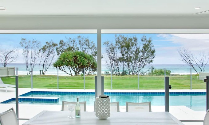 Bilinga Casa | Sentosa on Tugun - Absolute Beachfront Home