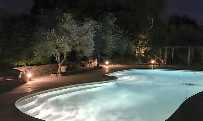 Le Val Casa | Mobile Home 'Kenya' with Shared Pool, Wi-Fi and Air Conditioning