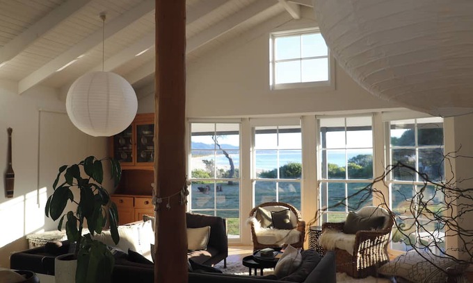 Falmouth Casa | White Shell Cottage | Wood fire & beachfront
