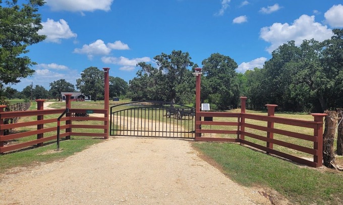 Burton Casa | Heritage House Retreat: Burton, Texas 6 guests 3 bedrooms 4 beds 2 full baths
