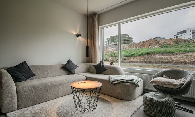 Garðabær Apartamento | Modern and Cozy apartment in the city, next to Heiðmörk nature reserve.