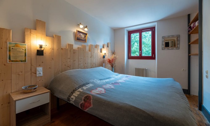 Vassieux-en-Vercors Apartamento | Room 'Les Carlines 2' with Mountain View, Shared Terrace and Wi-Fi