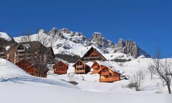 Reallon Apartamento | Comete Residence - Superb studio welcoming 4 people at Réallon