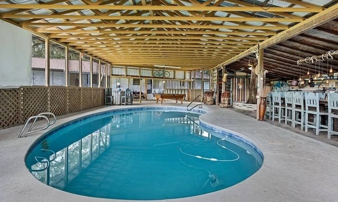Valdosta Casa | Welcome To the Ranch at White Water- Charming home on 5 acres with event patio.