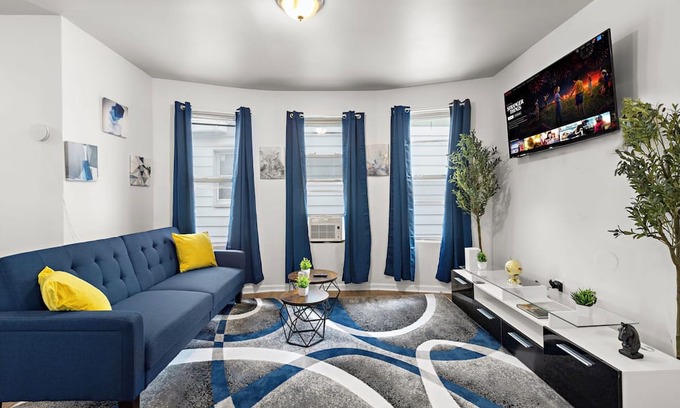 Weequahic Condominio | Fun Family getaway - NYC & NWK w/free parking