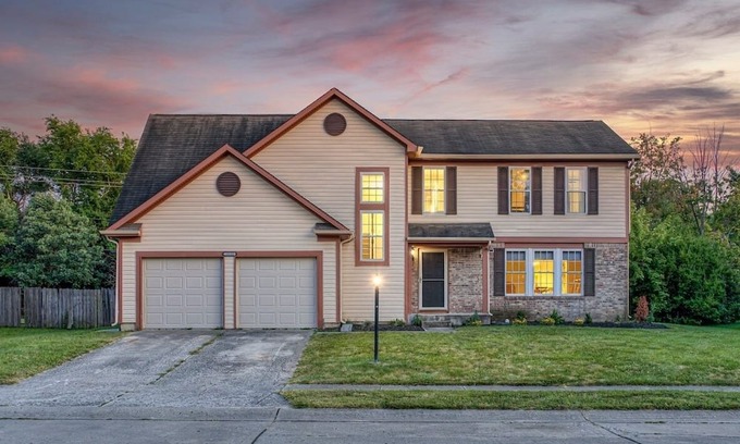 Maxwell Casa | Modernhome |King-Bed |FirePit |Sleeps 12| Large Groups