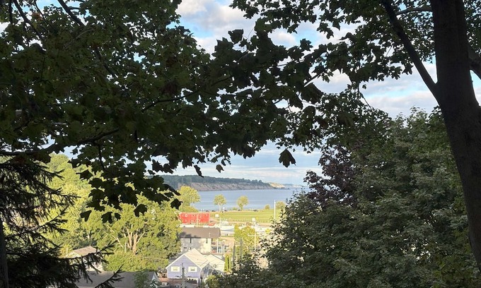Port Stanley Cabaña | Amazing Views of Two Beaches – Treehouse Retreat with Wildlife & Waves