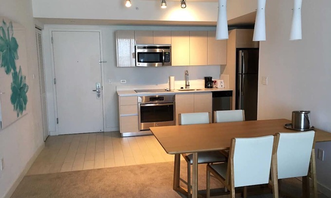 Hallandale Beach Apartamento | BeachWalk Condo with Beach Club, 1bed 1bath