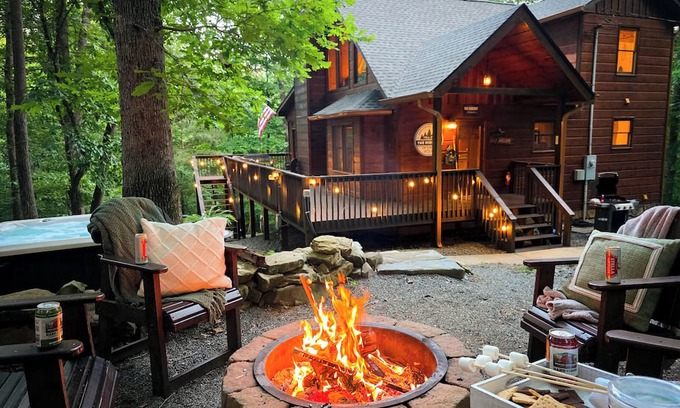Ellijay Cabina | Serene Ellijay Cabin w/Hot Tub, Firepit, and Sauna