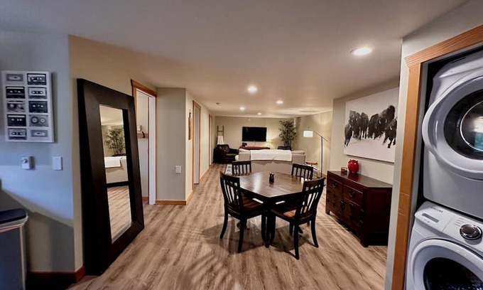 East Kootenay Casa | Alpine Retreat Basement Suite