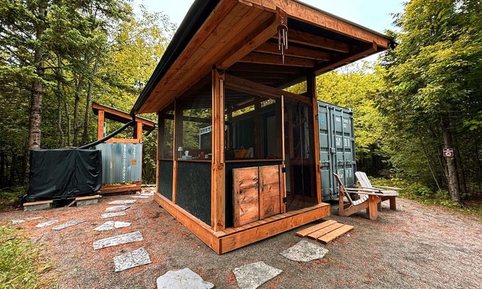 Hastings Highlands Cabina | Unique off grid 1-bedroom cabin near Bancroft