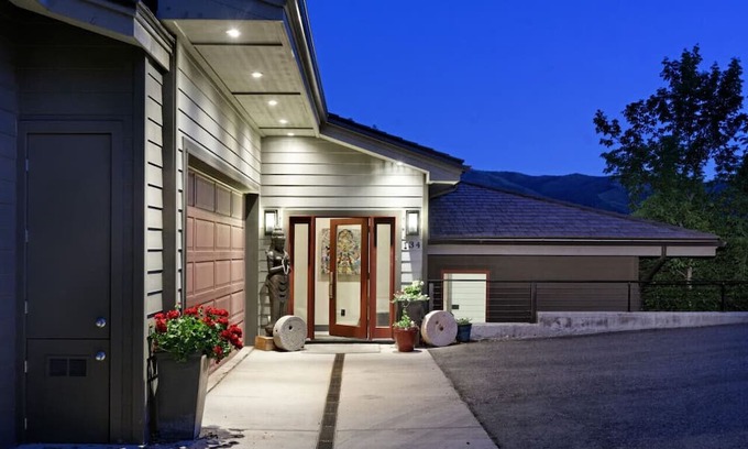 Basalt Casa | Beautiful & Spacious Basalt Home with Mountain Views