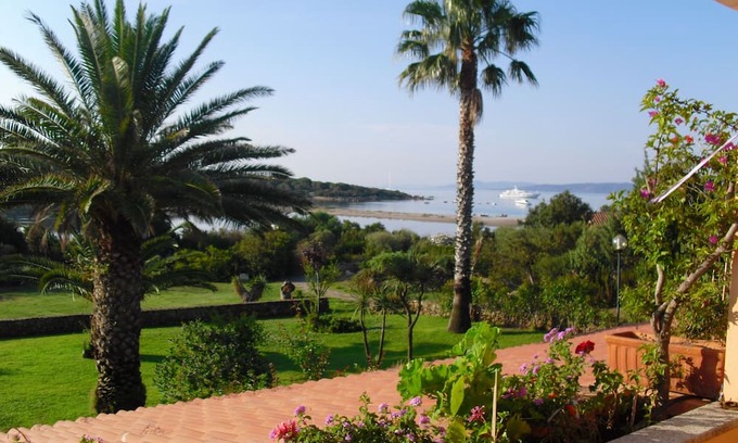 San Teodoro Apartamento | Coda Cavallo wonderful two-room apartment with sea view