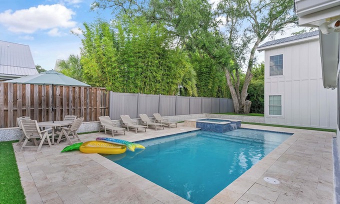 East Beach Casa | The Blue Door Cottage sleeps 8 and makes for a perfect beach getaway