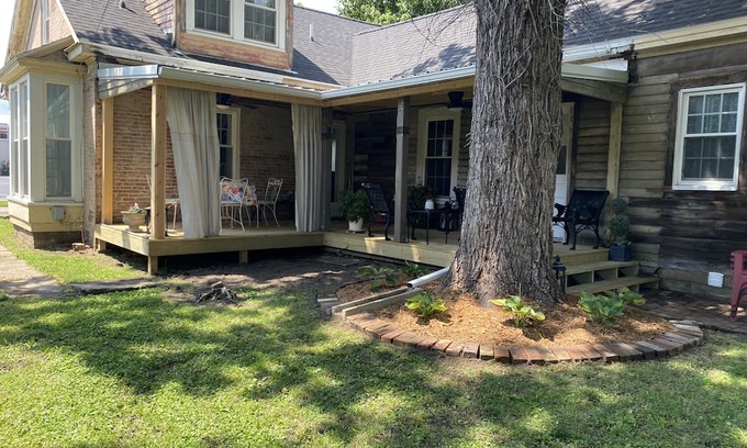 Hillsboro Casa | Spacious modernized historic home located in downtown Hillsboro.