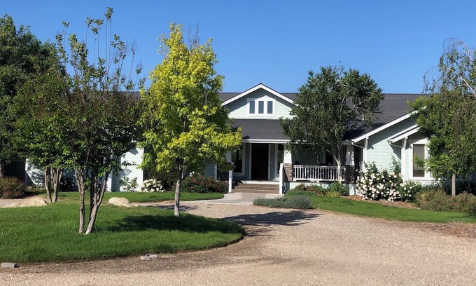 Santa Ynez Casa | 5-bedroom ranch house on 5 acres with Mountain views in adorable Santa Ynez