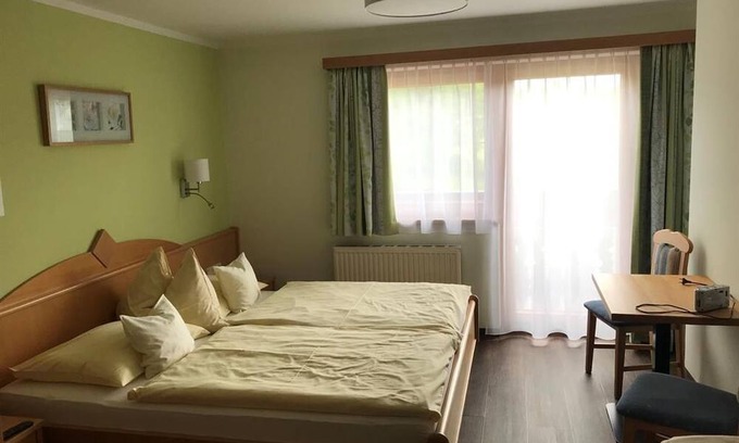 Schladming Otro | Dreibettzimmer mit ÜF, Kurzaufenthalt - Pension Brandstätterhof
