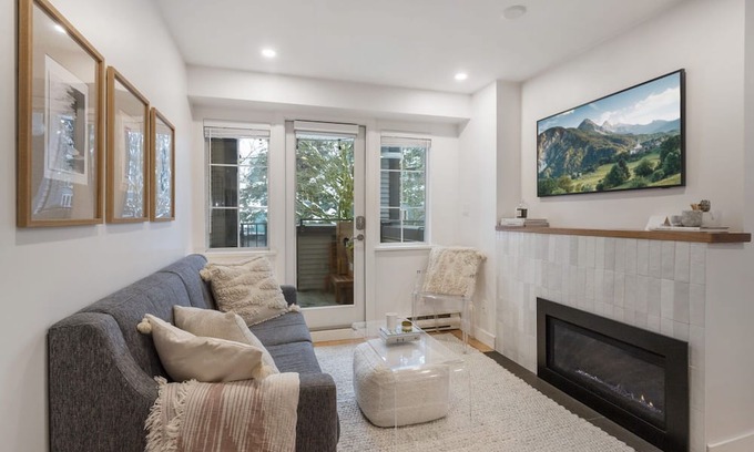 Grandview-Woodland Condominio | D20 - Modern urban living
