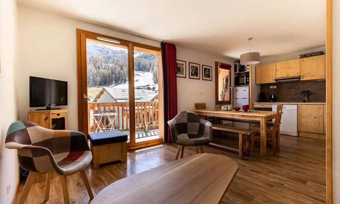 Les Orres Apartamento | Les Chalets De Bois Méan - A - Beautiful mountain apartment in the Orres 1800