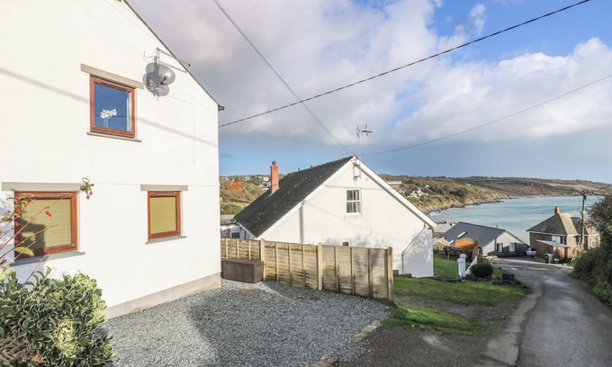 Coverack Casa | LITTLE FERNLEIGH, family friendly, with a garden in Coverack