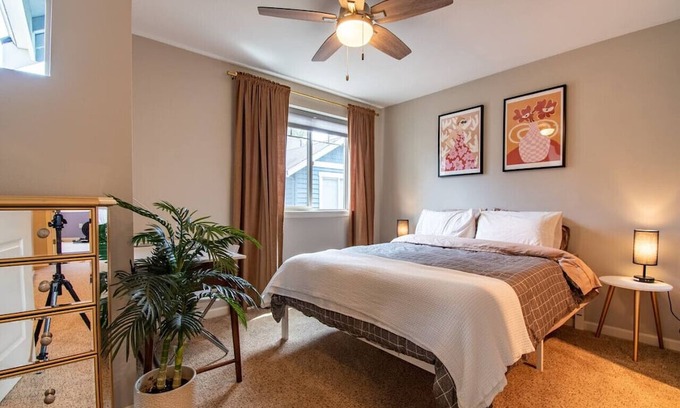 Minor Casa | 3 Bedroom Townhouse Downtown w/Private Backyard