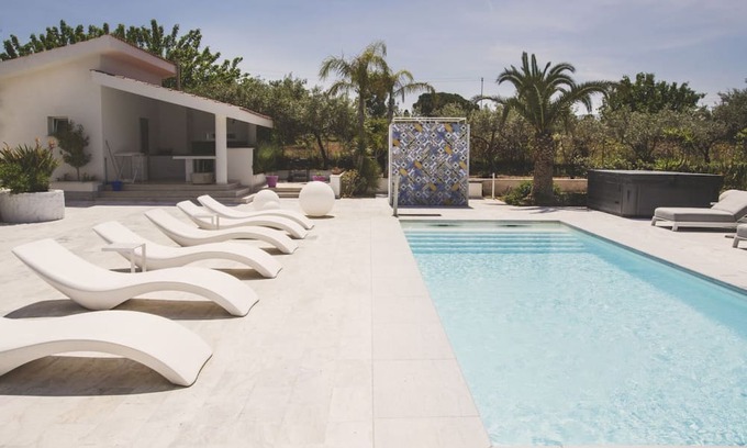 Partinico Villa | Villa delle Sterlizie - Amazing Villa with swimming pool and jacuzzi