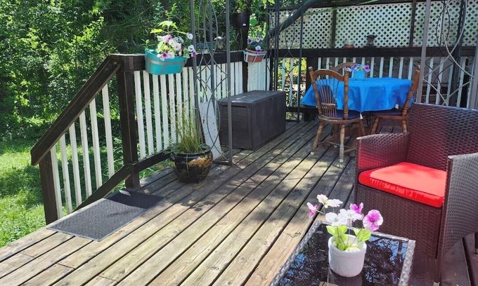 Keswick Casa | unique bungalow in a friendly neighborhood