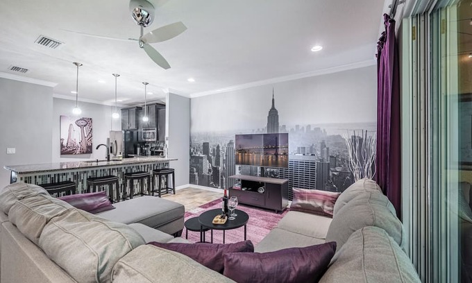 Bearss Plaza Casa | LUXURIOUS LIVING incl. Pool, Gym, Sauna, Jogging Trails & More