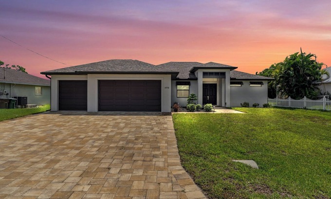 Pelican Casa | Casamego wants to know; Who Needs a Hotel?
