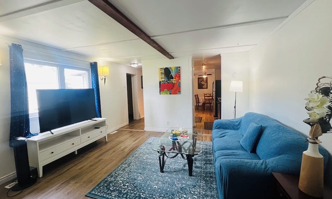 Hinton Casa | Cozy 2BR Mobile Home near Jasper NP | King Bed