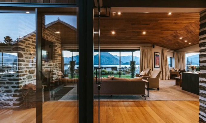 Wanaka Casa | Te Moana - Lake Views - Sleeps 7