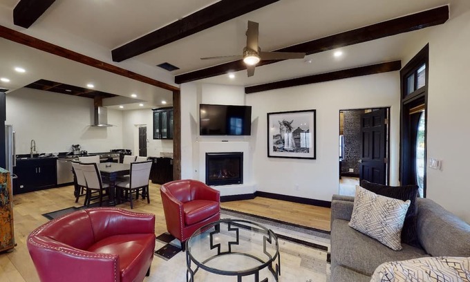 Downtown Santa Fe Casa | Artesia Casita: Downtown Santa Fe Railyard District, short walk to Plaza