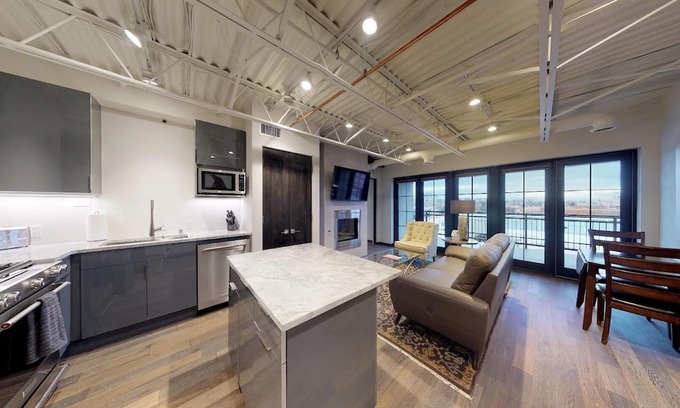 Downtown Santa Fe Condominio | The Lincoln 502, 1 Bed / 1 Bath, Luxury Loft Style Condo