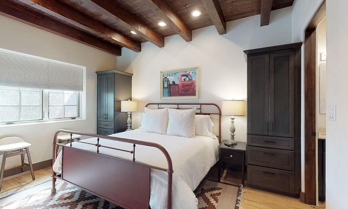 Historic Eastside Casa | Delgado C-4: One block from Canyon Road!