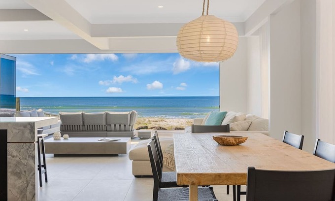 Palm Beach Casa | Beach Break on Jefferson . 3 bedroom Beachfront Holiday home with Linen and Wifi included
