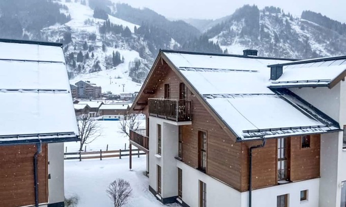 Rauris Apartamento | Precioso apartamento para 4 personas con piscina, WIFI, TV, terraza y aparcamiento