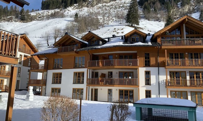 Rauris Apartamento | Acogedor apartamento para 4 personas con WIFI, piscina, TV, terraza y aparcamiento