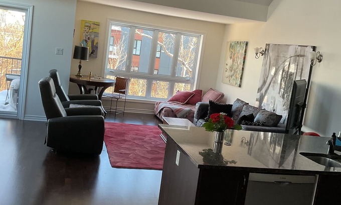 Aylmer Casa | Bella Vista Condo