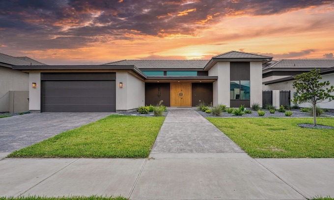 Edinburg Casa | The Ultimate Retreat Home