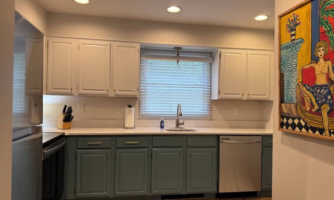 Highlands Casa | Charming 2-bedroom renovated townhome in Highlands. One mile from Main Street.