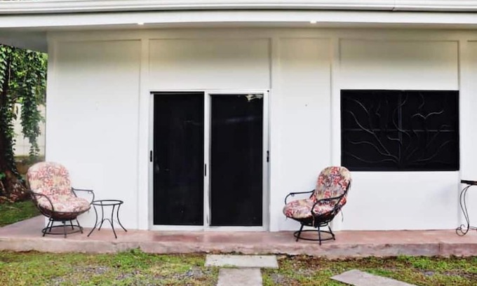 Cahuita Casa | Playa Negra's White House