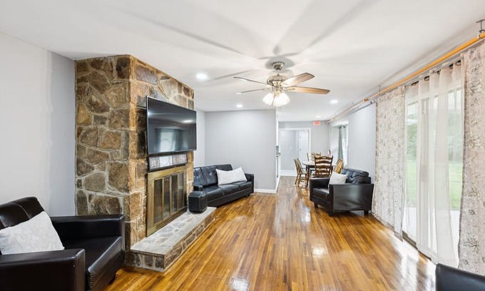 Newark Casa | NEW! 4BR Retreat Near Christiana Mall & UD | Game Room, Patio, Golf Course View