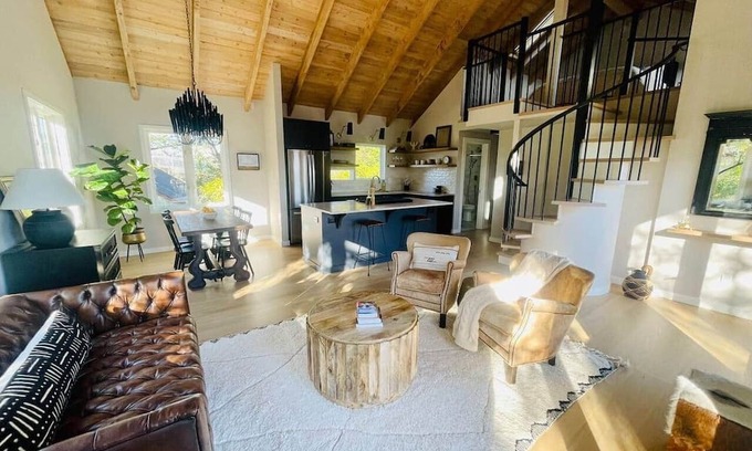Sebastopol Casa | Walk to Downtown Sebastopol * Luxe Vacation Living