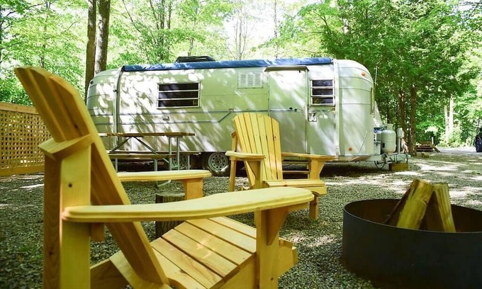 Miller Lake Casa | Vintage Renovated Airstream close to Tobermory